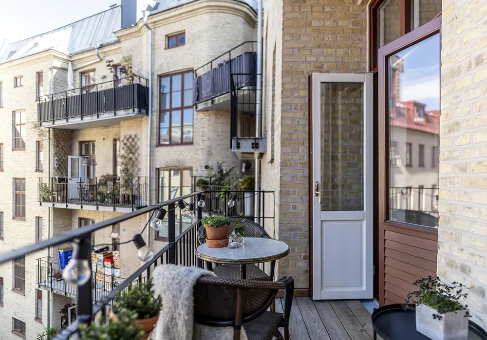 Helle monochrome Wohnung in Göteborg mit blauer Schlafzimmer (92 qm) - Gallery image 16