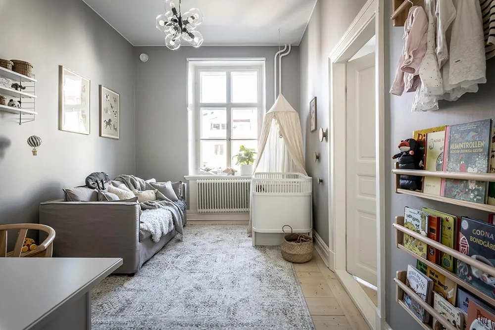 Helle monochrome Wohnung in Göteborg mit blauer Schlafzimmer (92 qm) - Gallery image 20