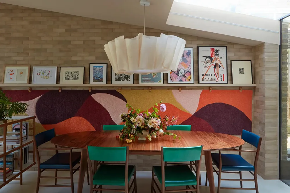 Diseñadora Katie Guinness aportó color y vida a una casa townhouse edwardiana en Londres - Gallery image 7