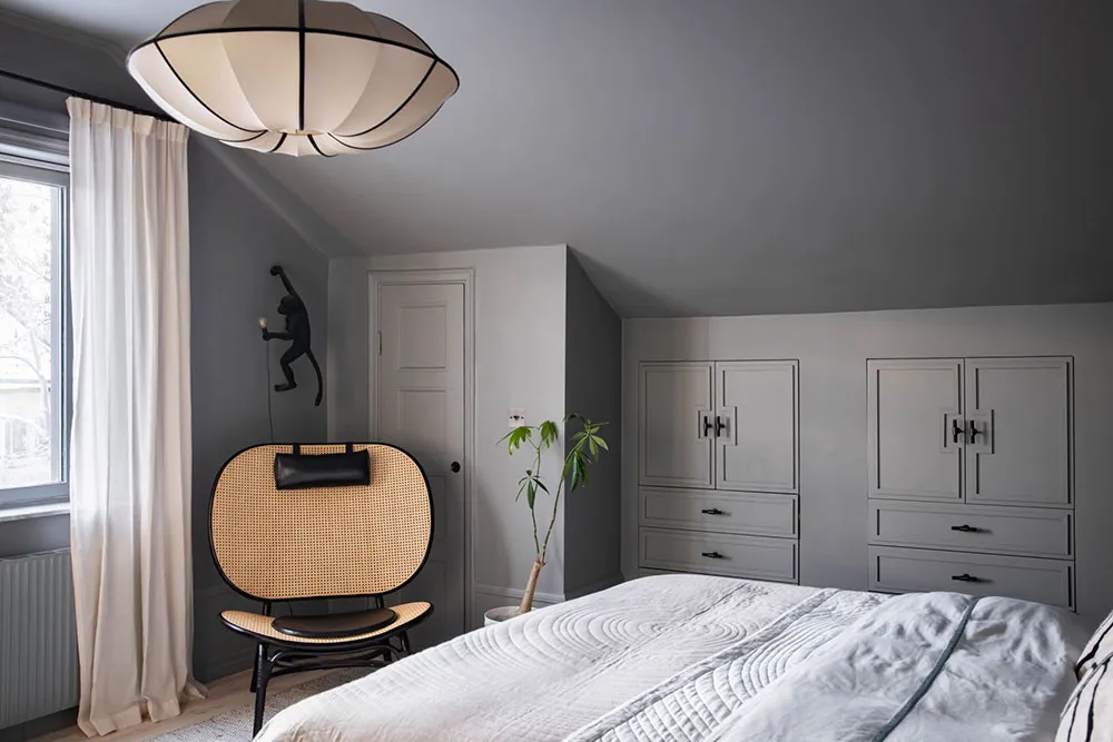 Бюджетний інтер'єр мансардної квартири на околиці Стокгольма - Gallery image 14