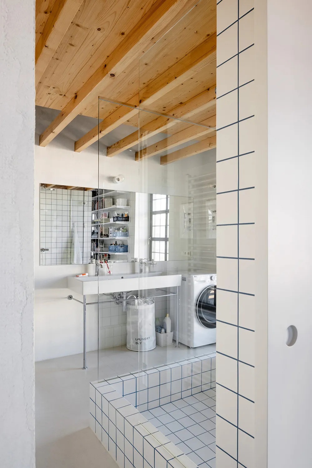 Бетонний потолок і антресоль: лофт у Словаччині (80 кв. м) - Gallery image 7