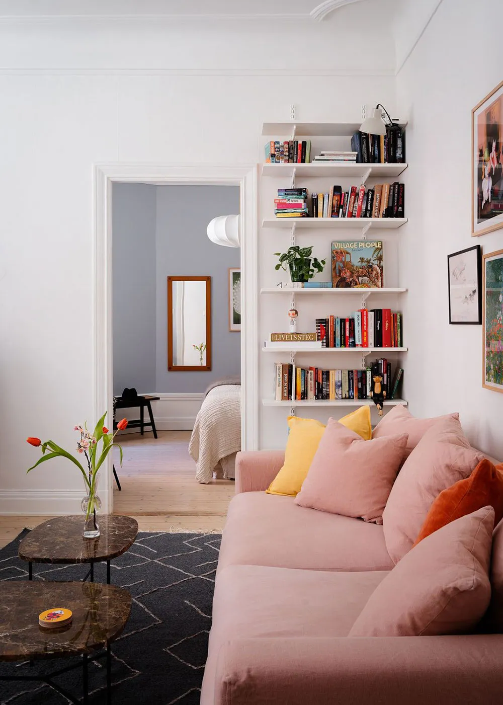 Jolie appartement scandinave avec canapé rose et cuisine blanche (49 m²) - Gallery image 12