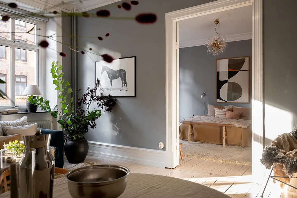 Murs gris et décoration chaleureuse : appartement cosy à Göteborg (63 m²) - Gallery image 5