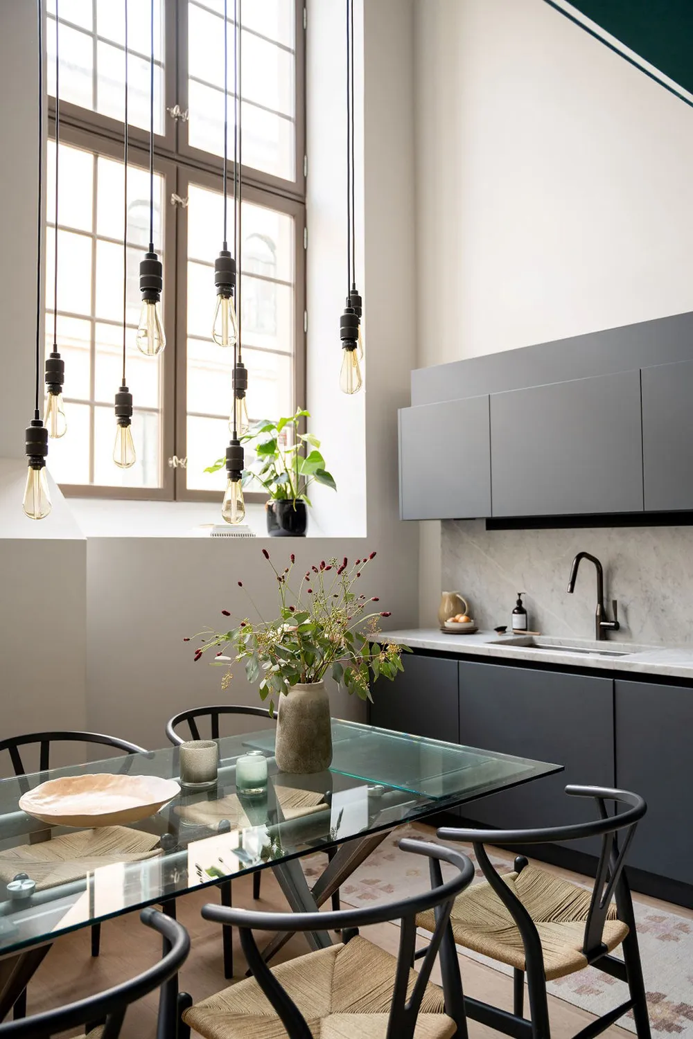 Zweiter Licht und pastellfarbene Töne: Loft in einem historischen Gebäude in Stockholm - Gallery image 6