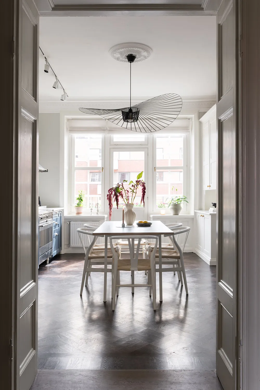 Красивые оттенки синего в дизайне элегантной квартиры в Стокгольме (93 кв. м) - Gallery image 17