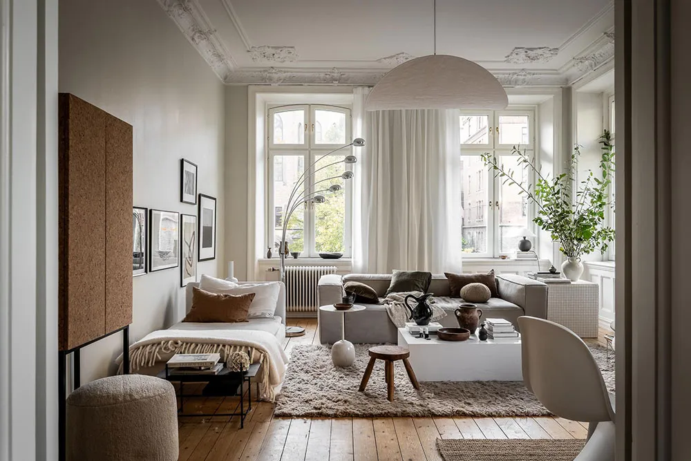 Cornice and Stylish Decor: Scandinavian Apartment with Magnificent Living Room (81 sq. m) - Gallery image 7