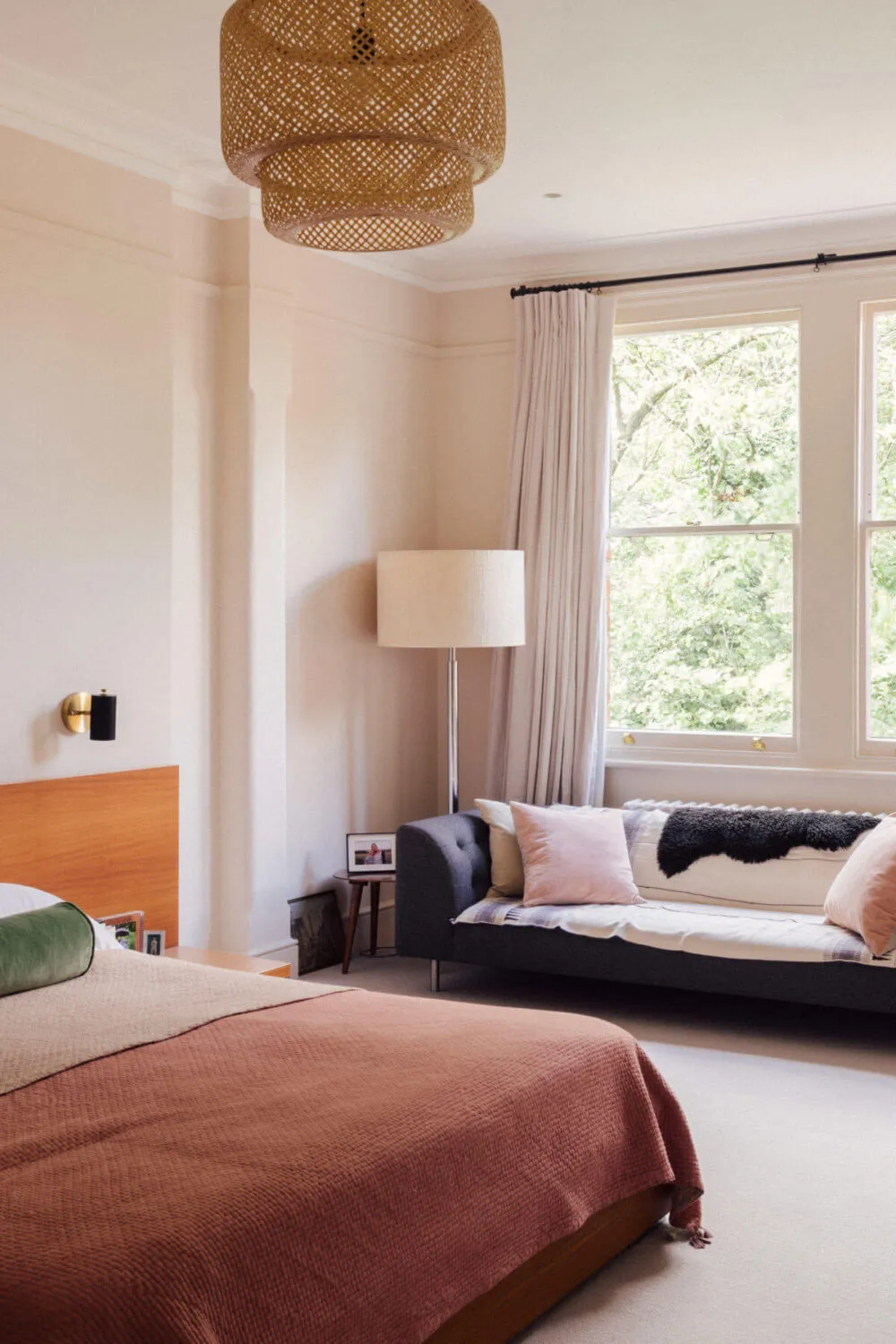 Intérieurs ensoleillés d'une maison victorienne avec vitraux à Londres - Gallery image 18