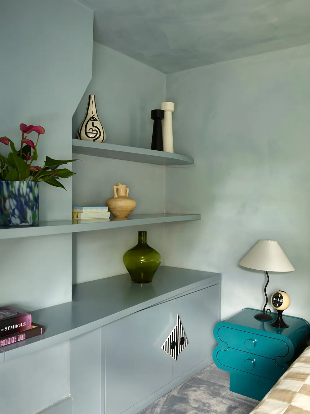 Arches, niches et murs décorés de stuc : un intérieur original à Londres - Gallery image 13