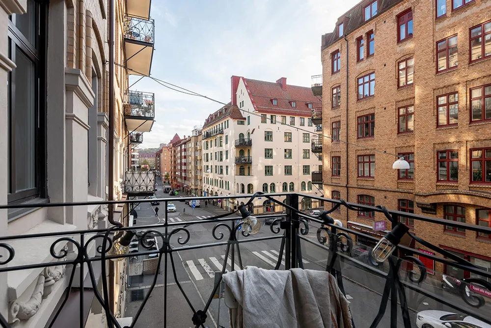 Murs gris et décoration chaleureuse : appartement cosy à Göteborg (63 m²) - Gallery image 13