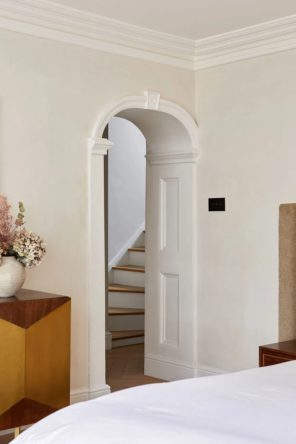 Лёгкие и элегантные интерьеры квартиры в прекрасном викторианском доме в Лондоне - Gallery image 13