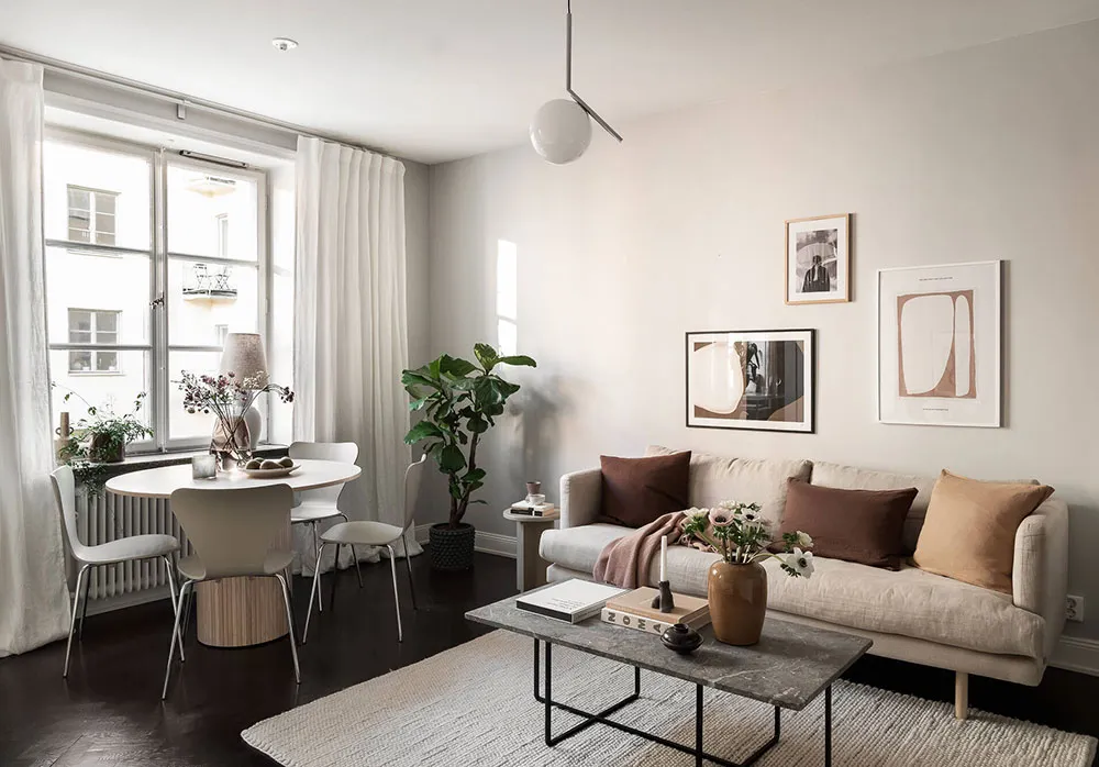 Амбарная дверь и кухня в нише: компактная и стильная двушка в Швеции (46 кв. м) - Gallery image 1