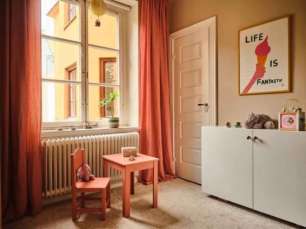 Słoneczny wnętrze w Stokholmie z przyjemnymi olivkovymi akcentami (63 m²) - Gallery image 14