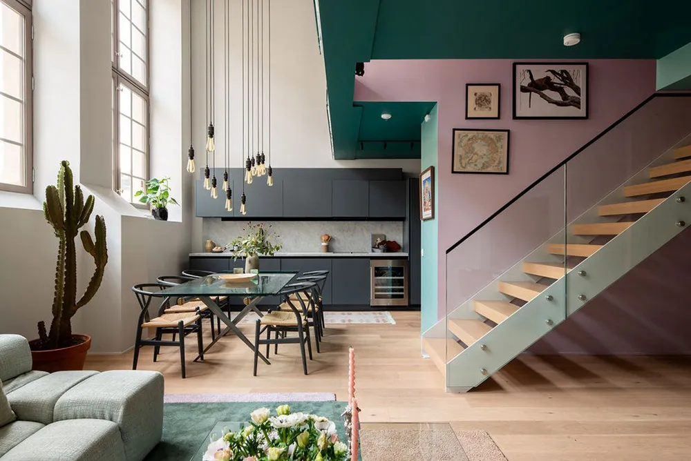 Zweiter Licht und pastellfarbene Töne: Loft in einem historischen Gebäude in Stockholm - Gallery image 3