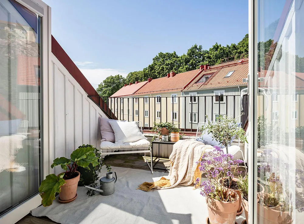 Mała dwupoziomowa kwatera z belkami w Szwecji (55 m²) - Gallery image 6