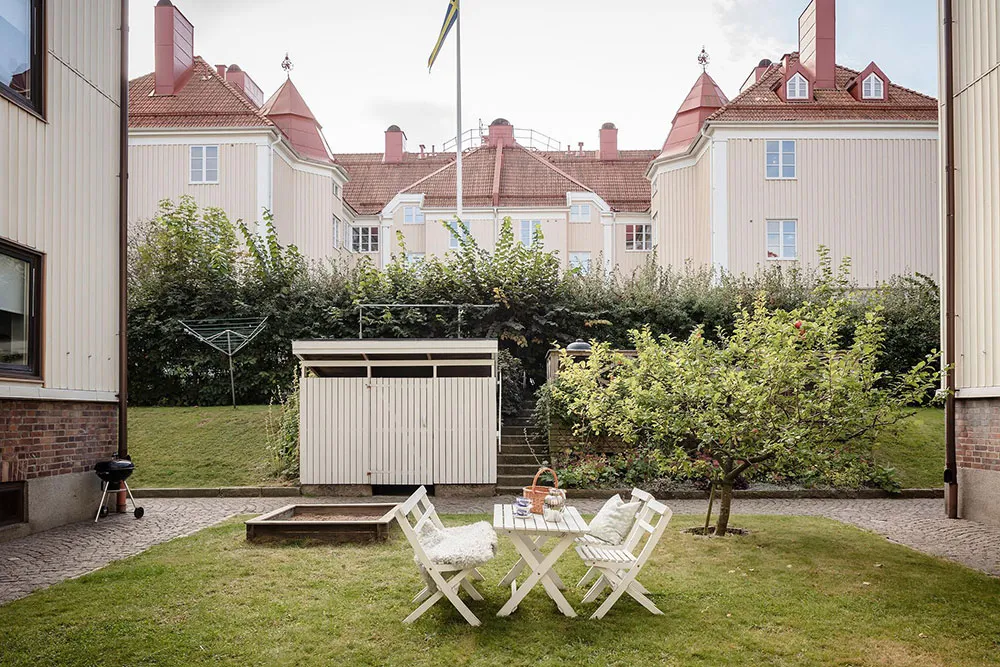 Gemütlicher grau-beige Interior mit Kamin in Göttingen (58 qm) - Gallery image 24