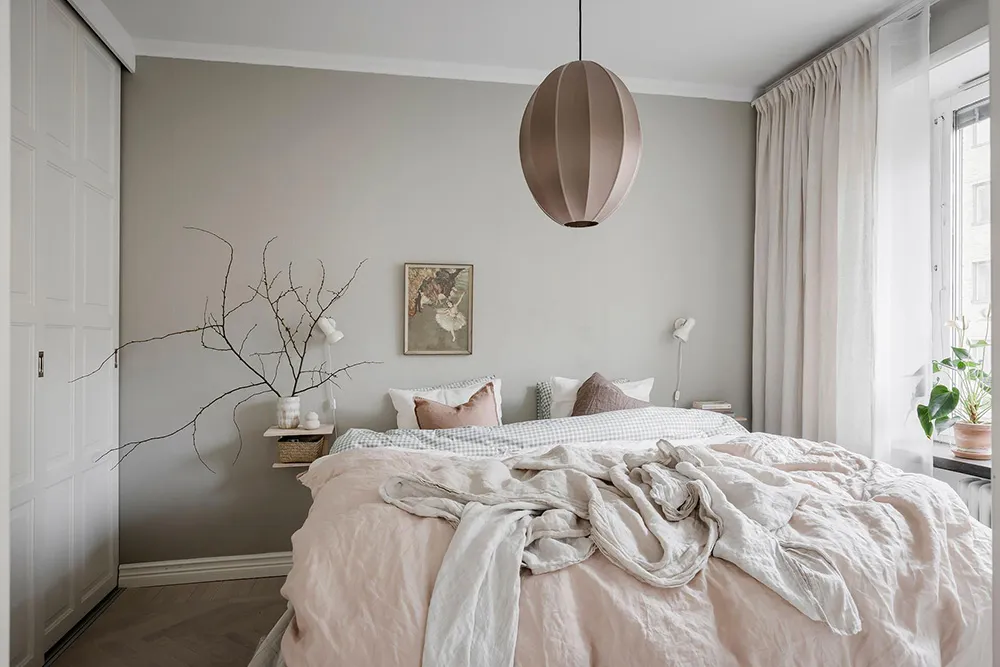 Cozy Warm Details in a Bright Scandinavian Interior (87 sq. m) - 25