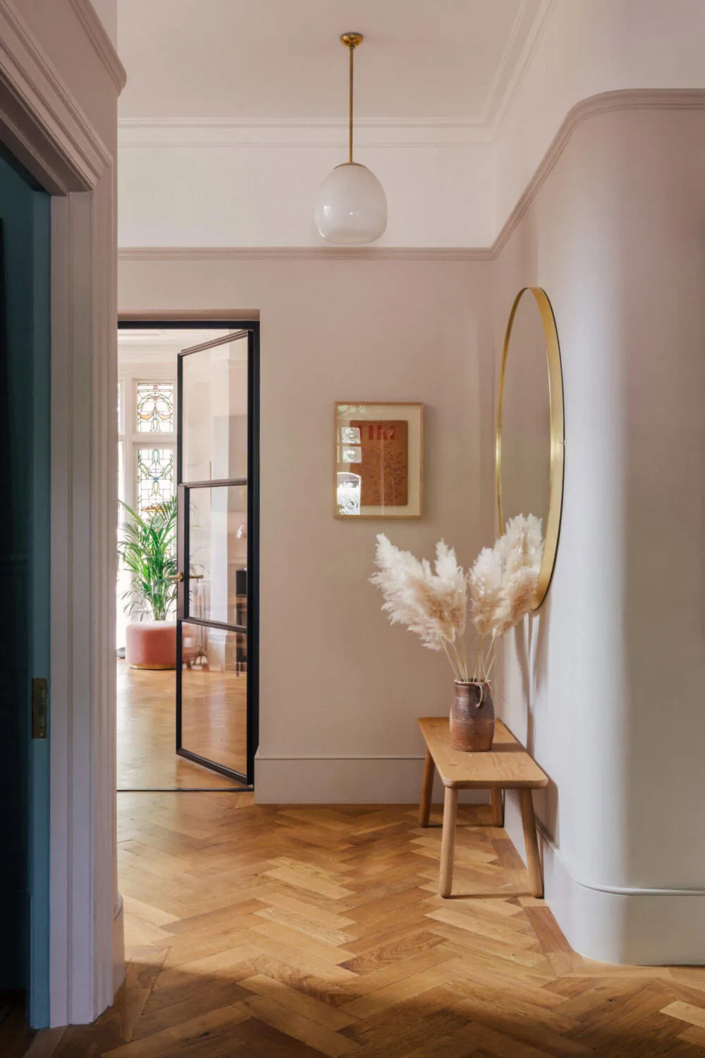 Intérieurs ensoleillés d'une maison victorienne avec vitraux à Londres - Gallery image 13