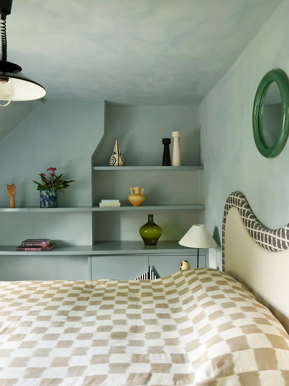 Arches, niches et murs décorés de stuc : un intérieur original à Londres - Gallery image 17