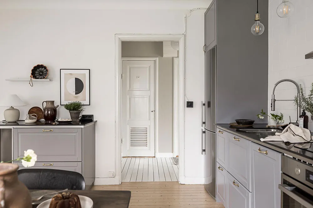 Gemütlicher grau-beige Interior mit Kamin in Göttingen (58 qm) - Gallery image 15