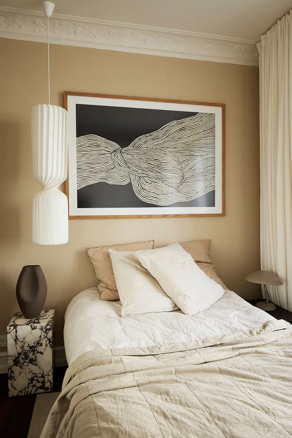 Wärme natürlicher Materialien in der kleinen Wohnung eines Designers in Dänemark - Gallery image 19