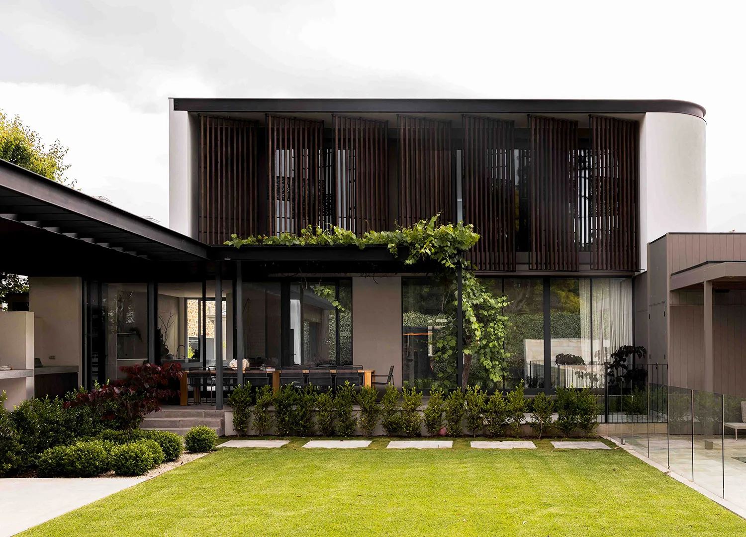 Une élégance atténuée dans le design d'une maison moderne en Australie - 3
