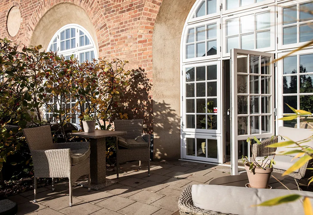 Светлый лофт в Хелсингборге с великолепным арочным окном - Gallery image 2