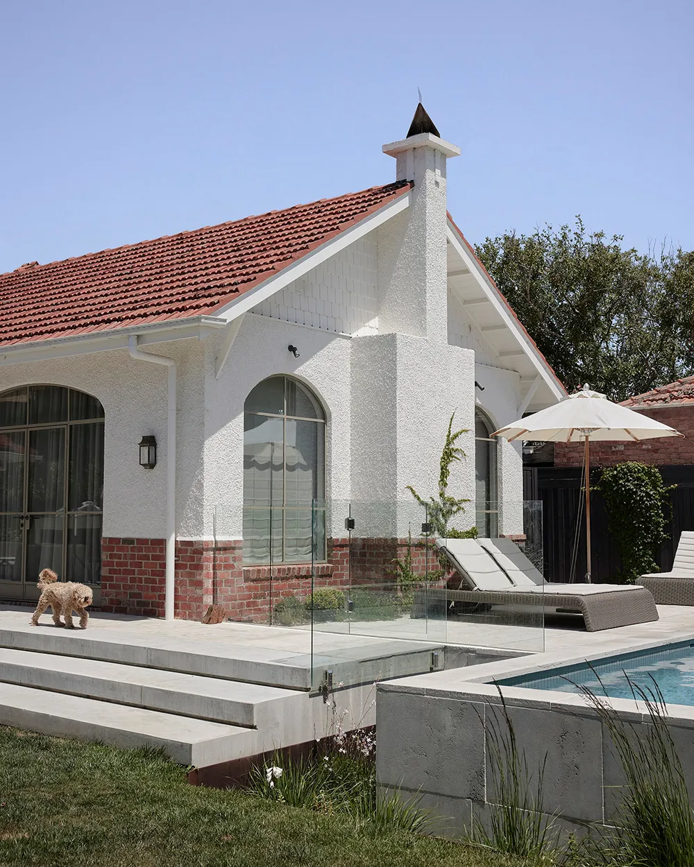 Diseño de estilo suave y minimalista en una casa pequeña en Melbourne - Gallery image 1