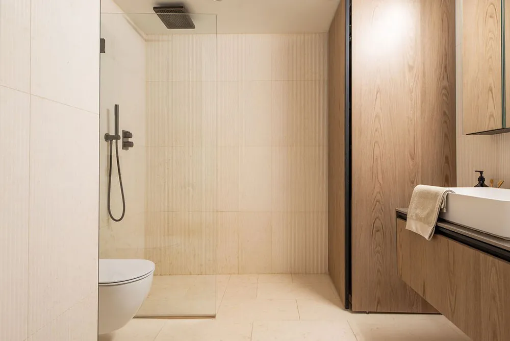 Zweiter Licht und pastellfarbene Töne: Loft in einem historischen Gebäude in Stockholm - Gallery image 9