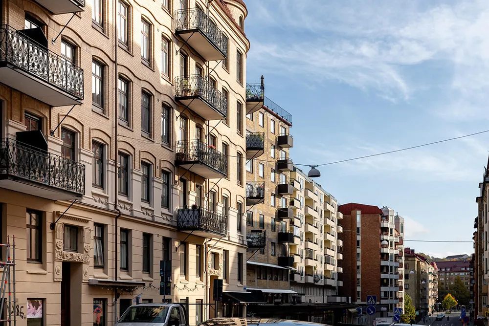 Murs gris et décoration chaleureuse : appartement cosy à Göteborg (63 m²) - Gallery image 34