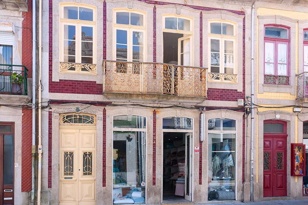 Fröhliche Mietwohnung mit rosa Wänden in Porto - 16