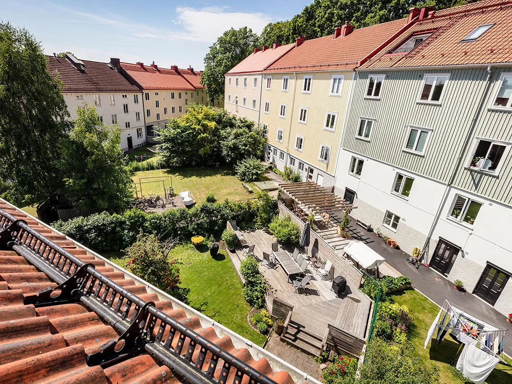 Mała dwupoziomowa kwatera z belkami w Szwecji (55 m²) - Gallery image 5