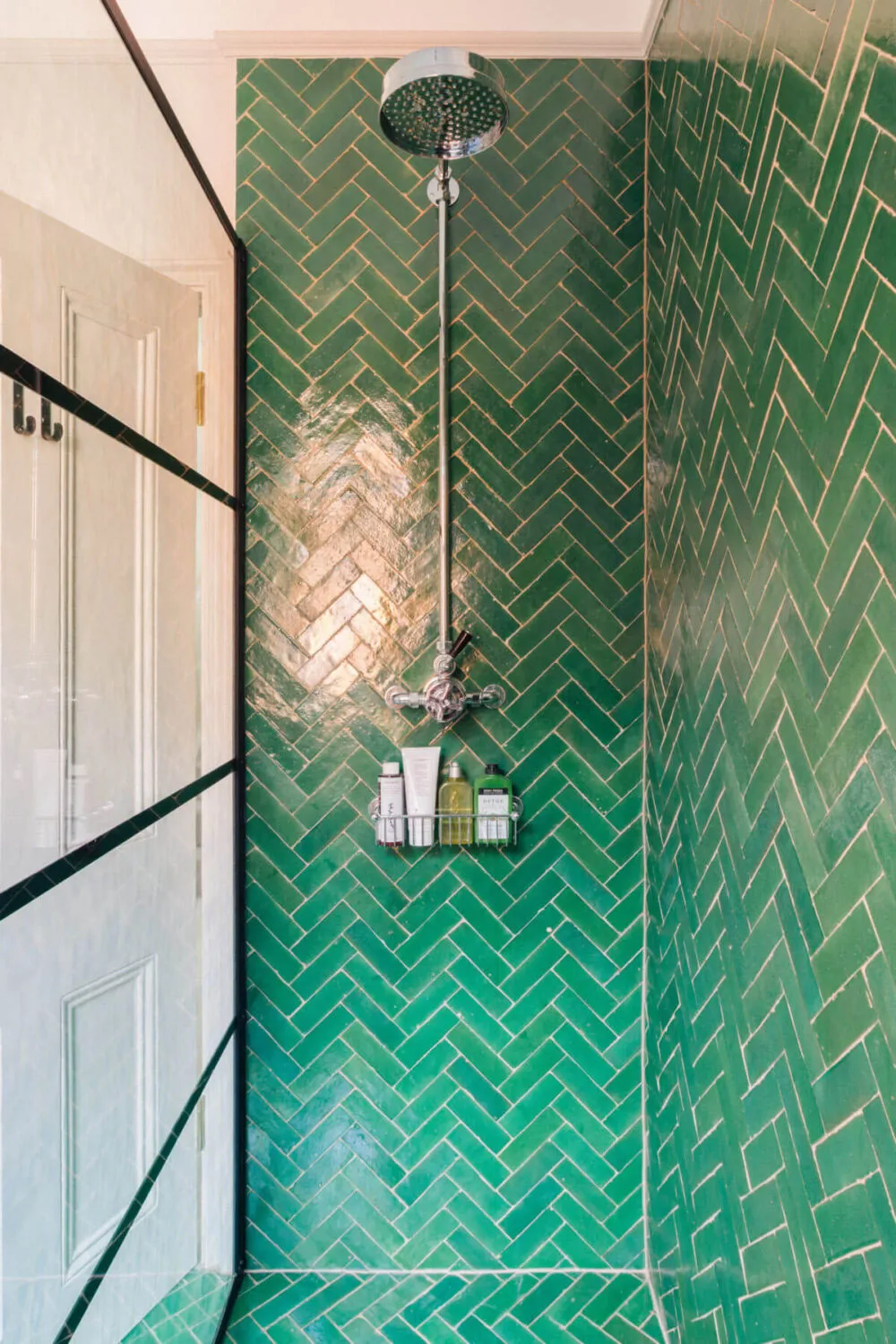 Intérieurs ensoleillés d'une maison victorienne avec vitraux à Londres - Gallery image 28