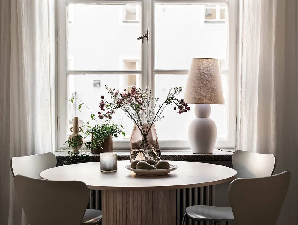 Амбарная дверь и кухня в нише: компактная и стильная двушка в Швеции (46 кв. м) - Gallery image 3