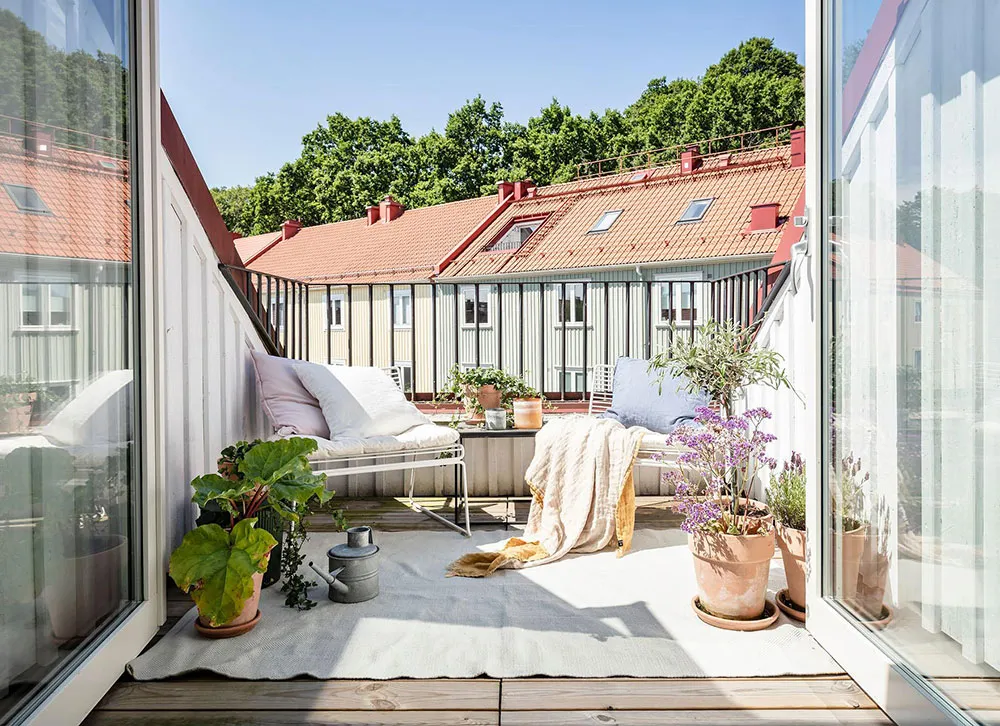 Mała dwupoziomowa kwatera z belkami w Szwecji (55 m²) - Gallery image 3