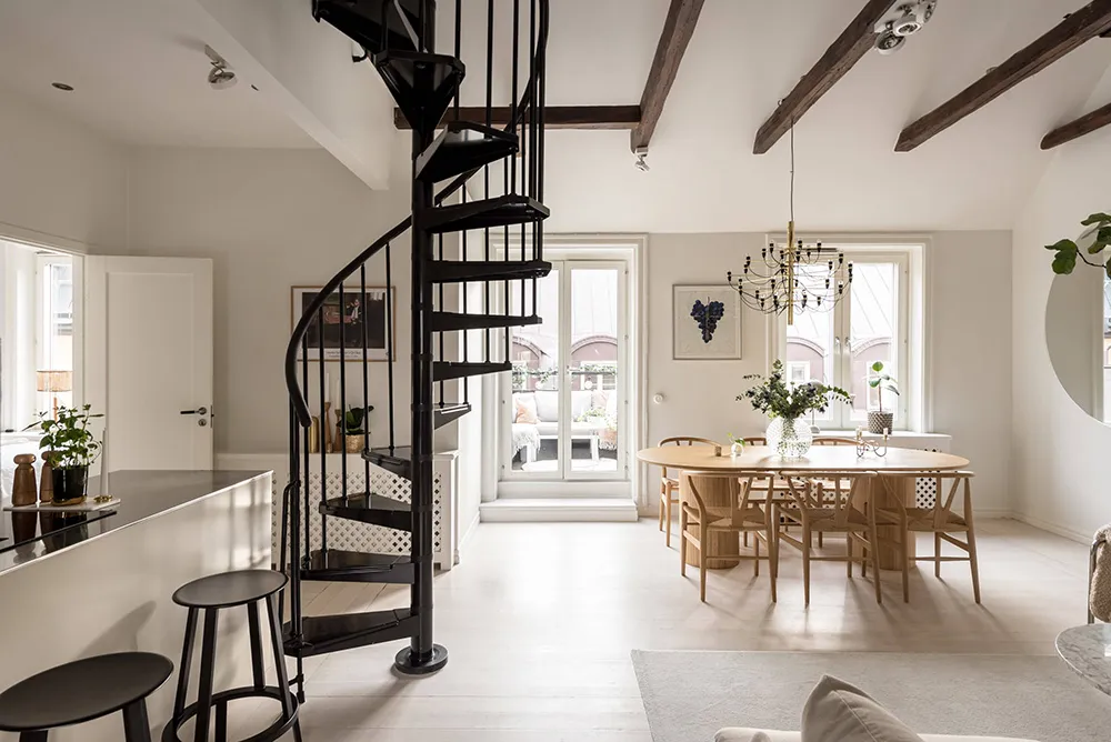 स्टॉकहोम में सुंदर अपार्टमेंट, जिसमें घुमावदार सीढ़ियाँ हैं। - Gallery image 3