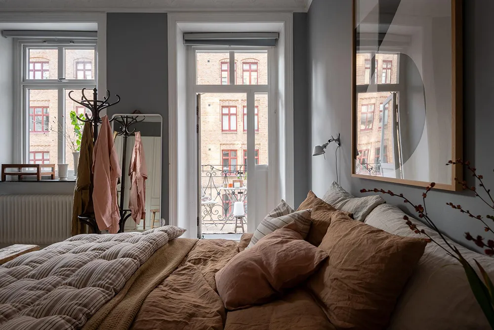 Murs gris et décoration chaleureuse : appartement cosy à Göteborg (63 m²) - Gallery image 10