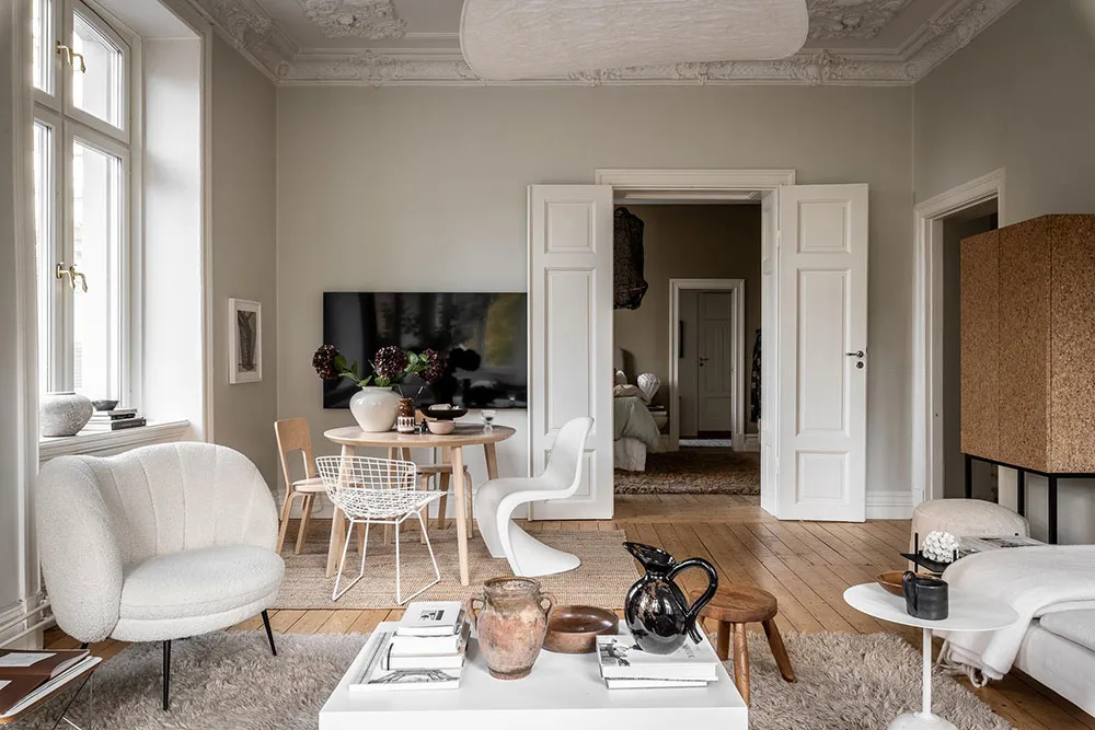 Cornice and Stylish Decor: Scandinavian Apartment with Magnificent Living Room (81 sq. m) - Gallery image 16