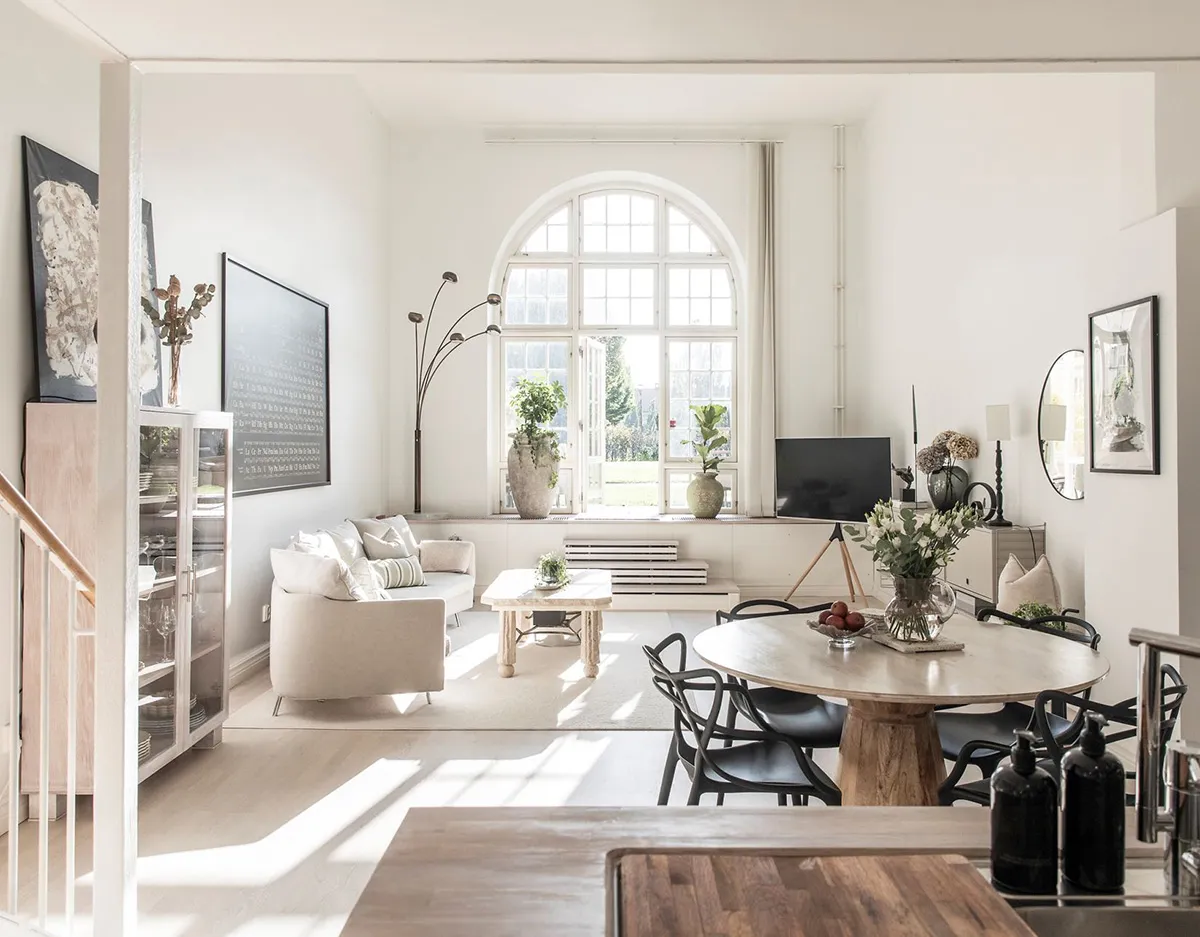 Светлый лофт в Хелсингборге с великолепным арочным окном - Gallery image 1