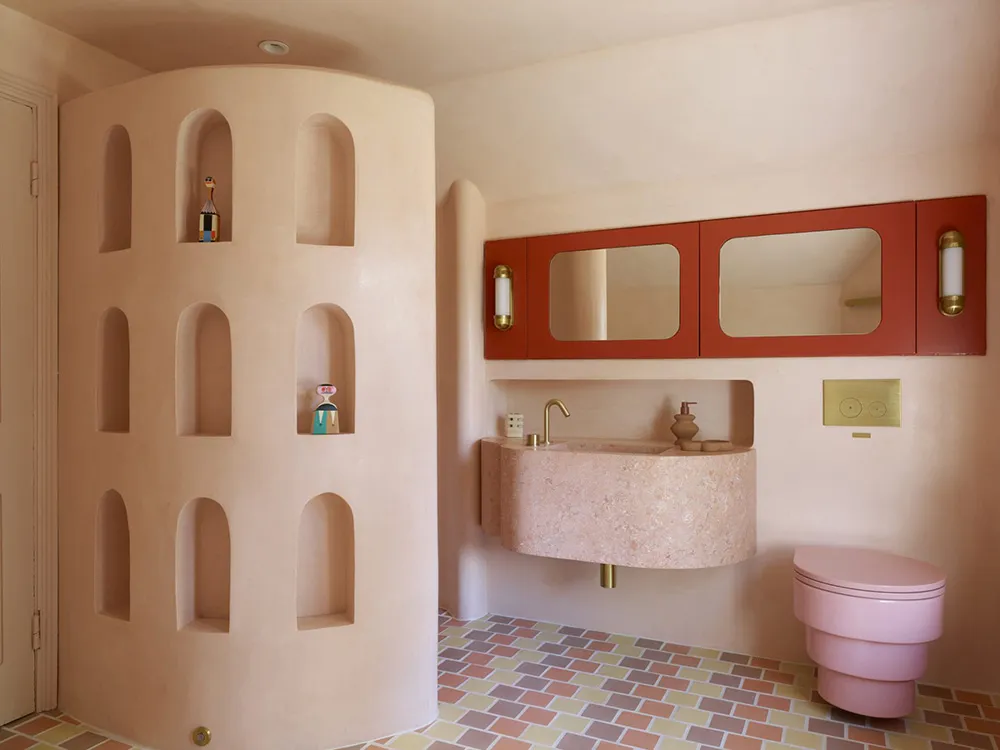 Arches, niches et murs décorés de stuc : un intérieur original à Londres - Gallery image 2