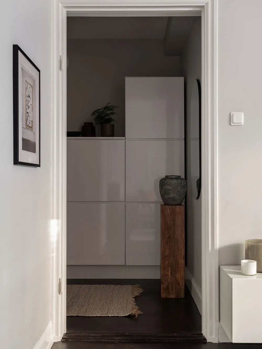 Амбарная дверь и кухня в нише: компактная и стильная двушка в Швеции (46 кв. м) - Gallery image 16