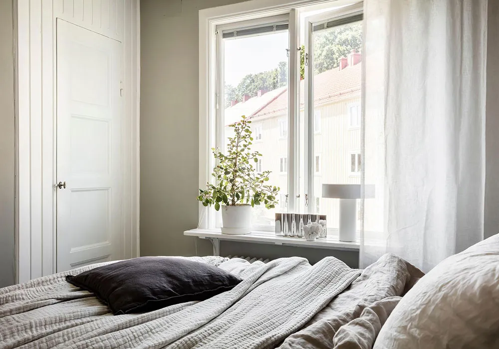 Mała dwupoziomowa kwatera z belkami w Szwecji (55 m²) - Gallery image 27