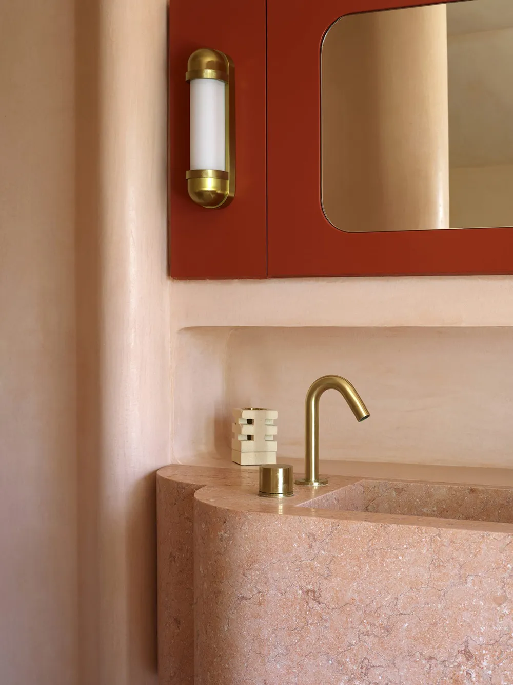 Arches, niches et murs décorés de stuc : un intérieur original à Londres - Gallery image 6