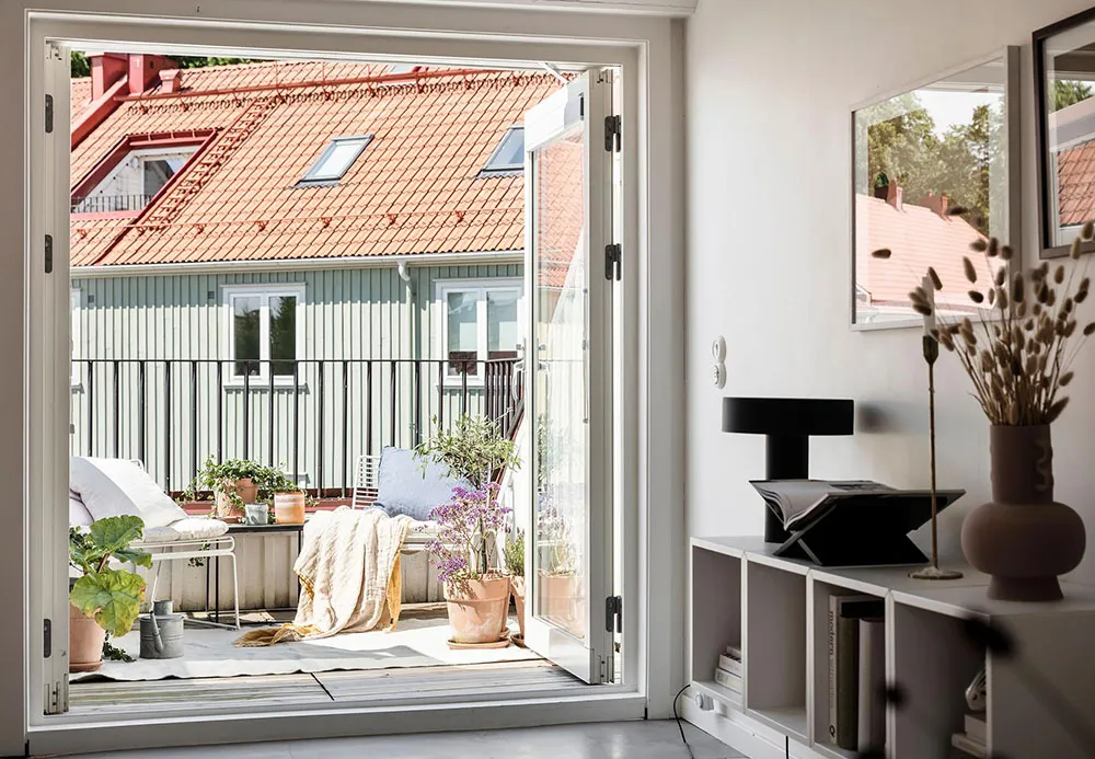 Mała dwupoziomowa kwatera z belkami w Szwecji (55 m²) - Gallery image 7