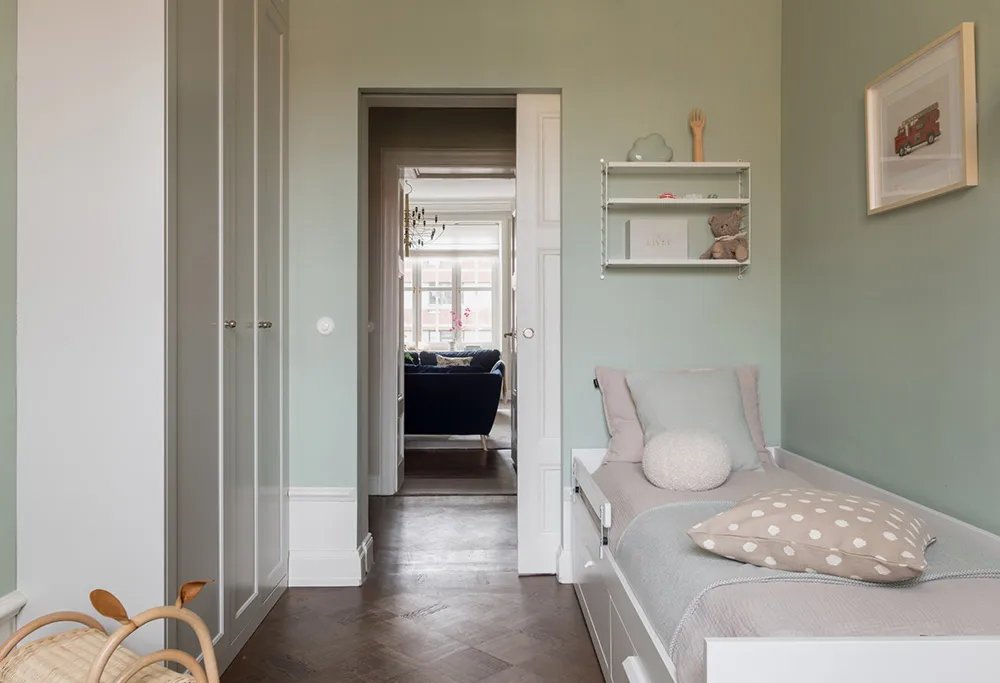 Красивые оттенки синего в дизайне элегантной квартиры в Стокгольме (93 кв. м) - Gallery image 35