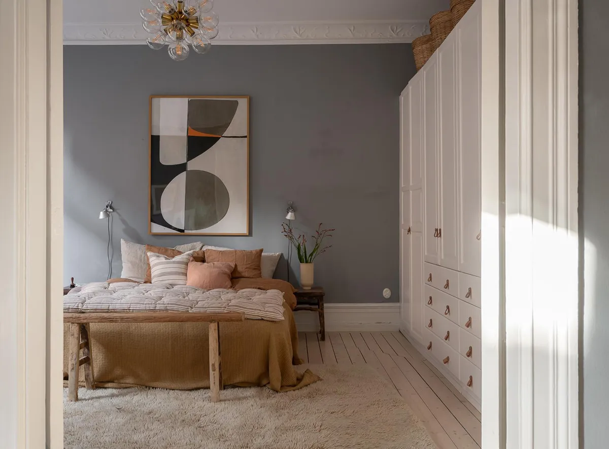 Murs gris et décoration chaleureuse : appartement cosy à Göteborg (63 m²) - Gallery image 1