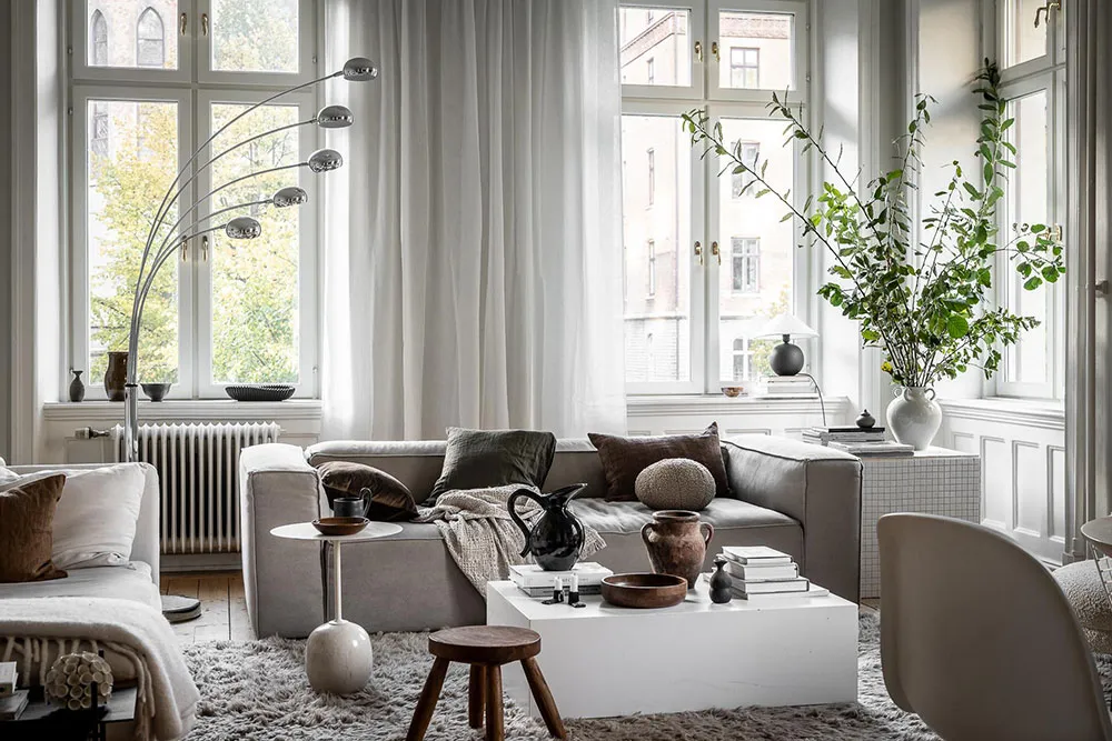 Cornice and Stylish Decor: Scandinavian Apartment with Magnificent Living Room (81 sq. m) - Gallery image 11