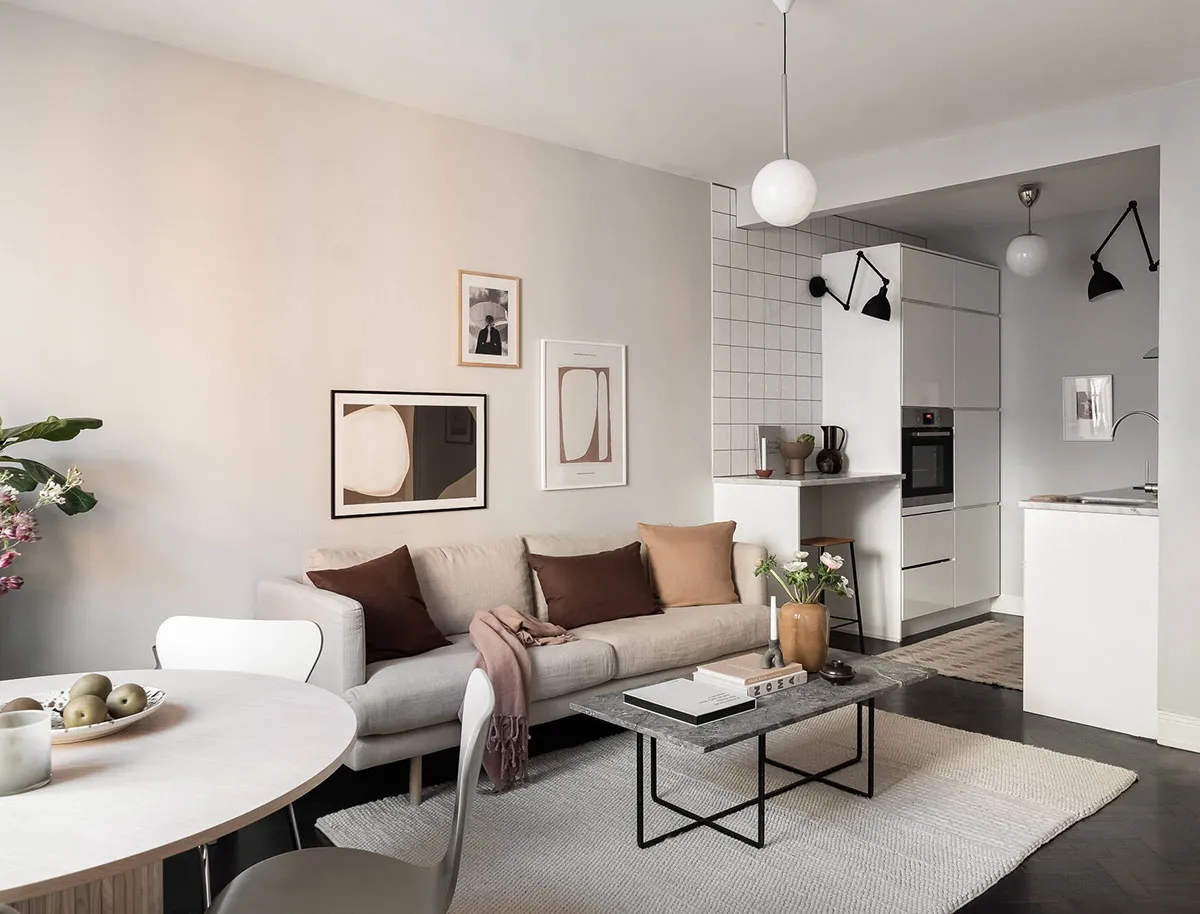 Амбарная дверь и кухня в нише: компактная и стильная двушка в Швеции (46 кв. м) - Gallery image 5