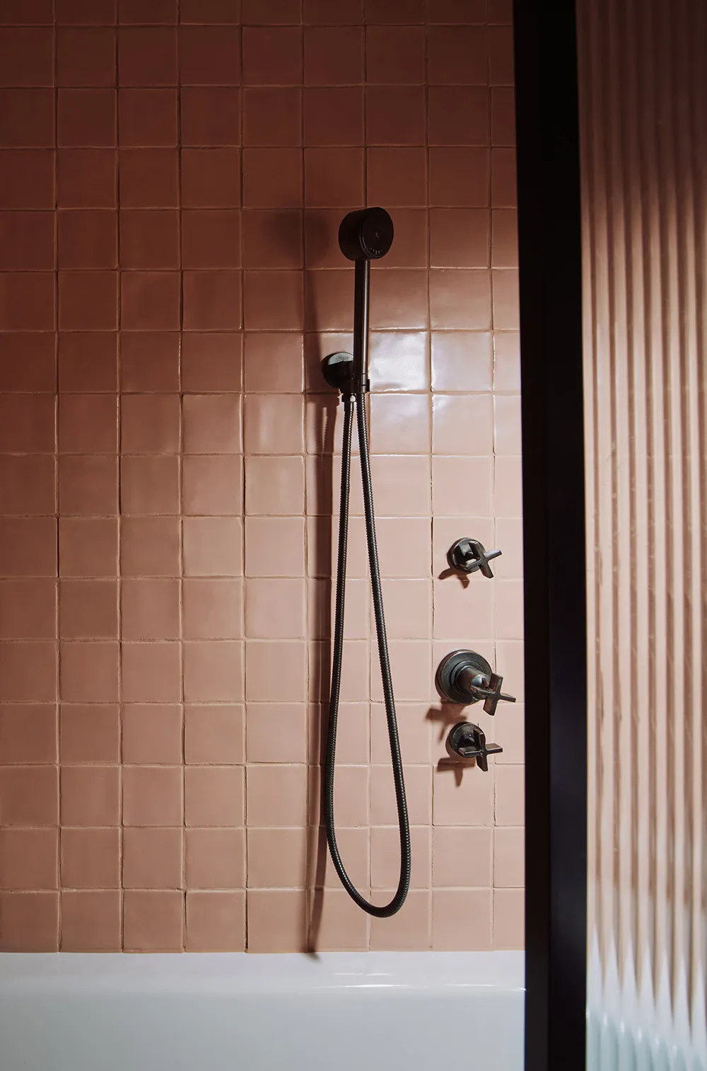 Spokojna elegancja i francuskie nuty w дизайне apartamentów w Londynie - Gallery image 19