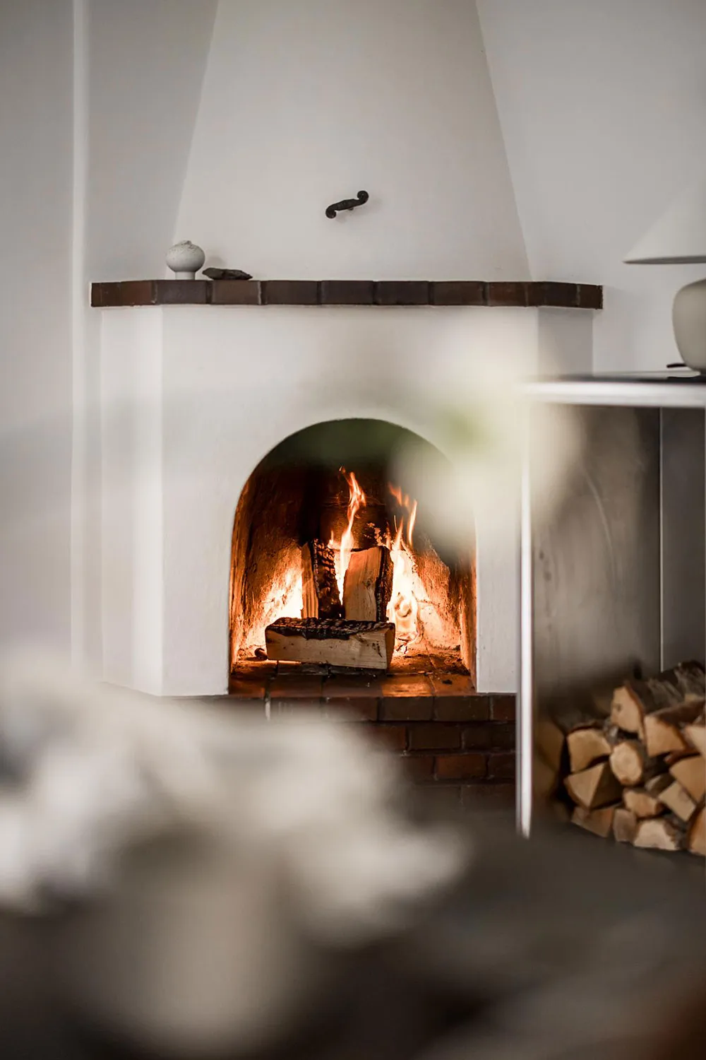 Gemütlicher grau-beige Interior mit Kamin in Göttingen (58 qm) - Gallery image 4