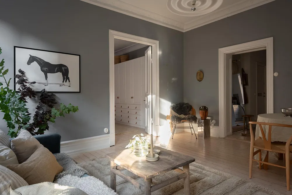 Murs gris et décoration chaleureuse : appartement cosy à Göteborg (63 m²) - Gallery image 8